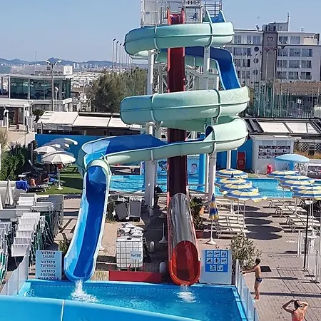 Hotel Monti *