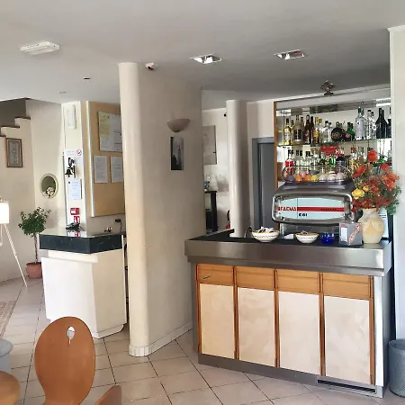 Monti Hotel *