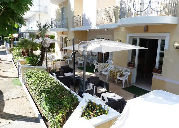 Monti Отель Риччоне